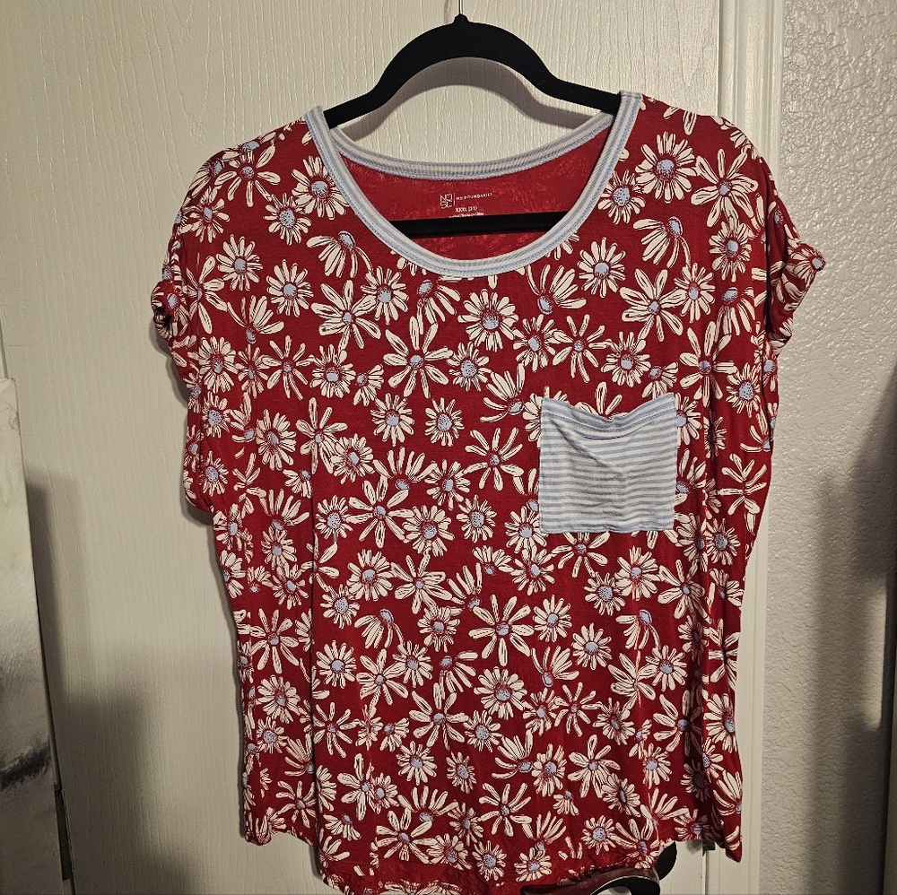 No Boundaries Red and White Floral Short Sleeve Top